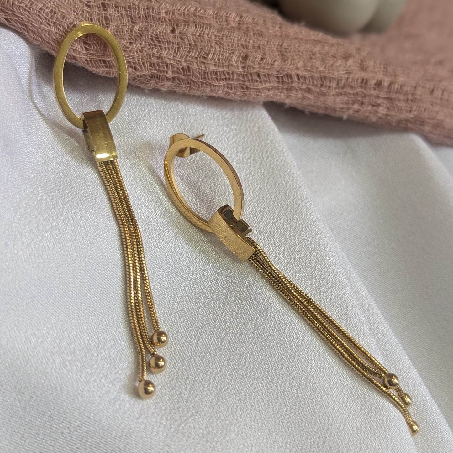 Elegant gold drop earrings