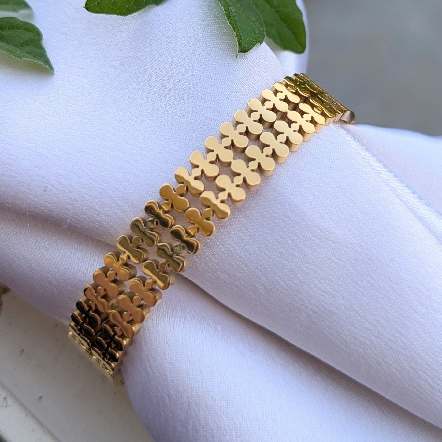 Bow Gold Bangle Bracelet